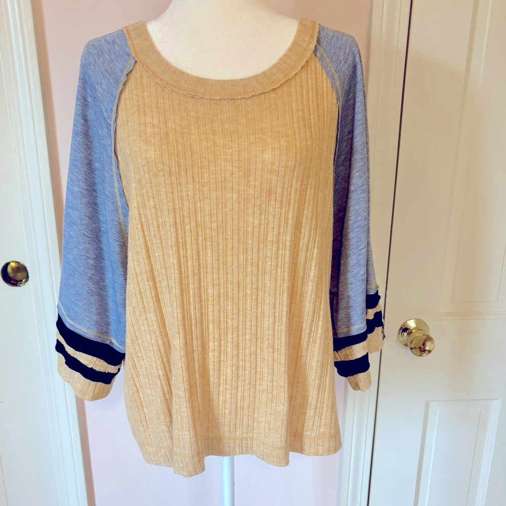 Flowy dolman sleeve knit top by Carole Christian, size medium.
